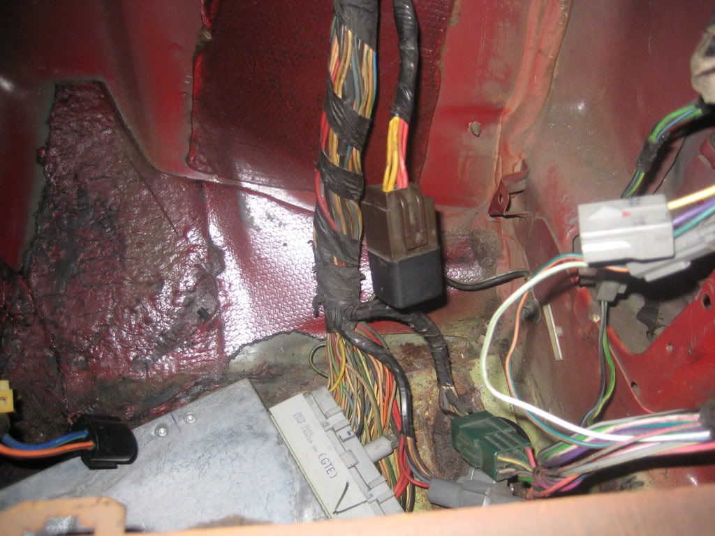 WHERE IS MY FUEL PUMP RELAY?! (PICS LOOK) - Ford Mustang ... 92 mustang eec wiring diagram 